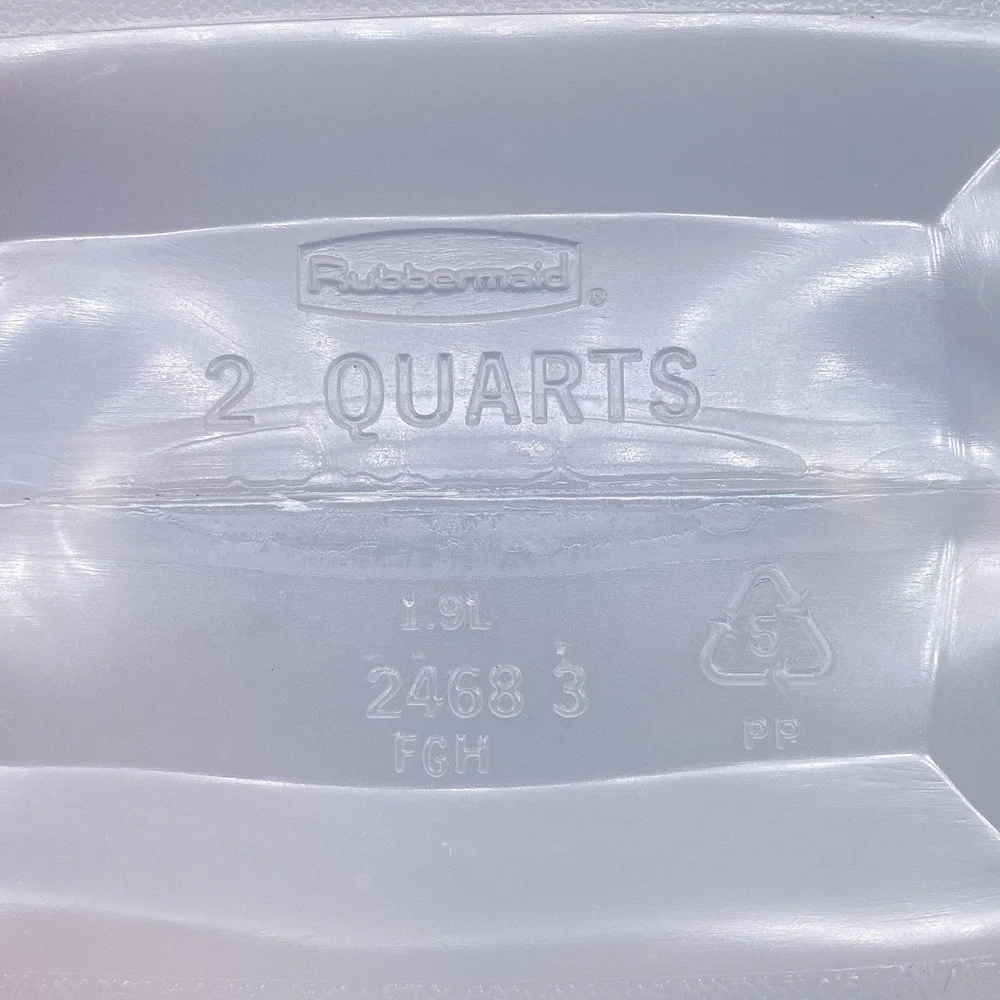 Rubbermaid Servin Saver 2 Quart 2468 Storage Bottle with Blue Flip Top Lid 316c